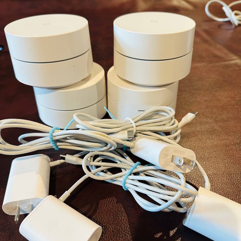 White Wi-Fi Router Set with Chargers
